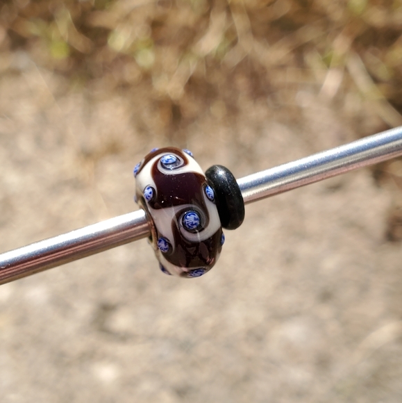 Trollbeads Limited Edition 2011 Blue Christmas Snow Swirls Bead - Picture 3 of 7